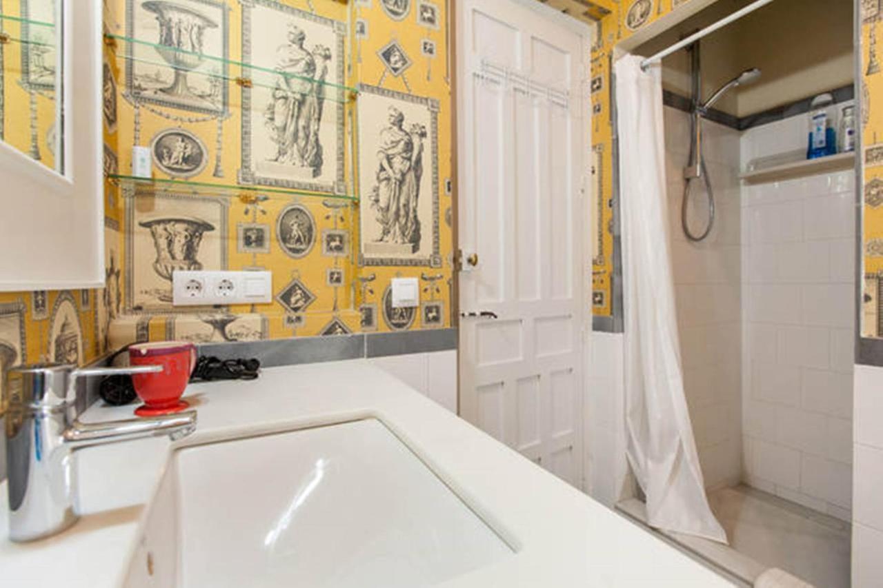Apartamentos Rg Arenal Seville Room photo
