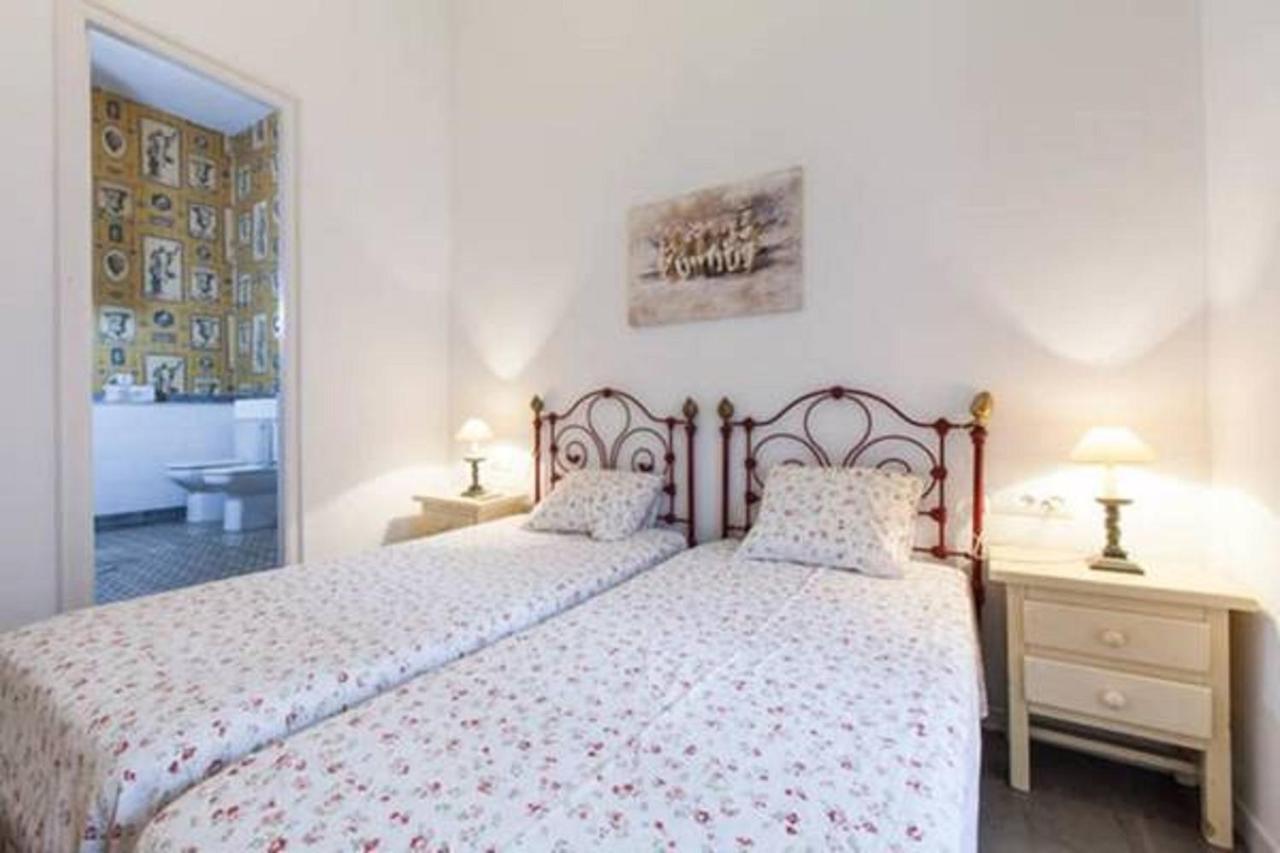 Apartamentos Rg Arenal Seville Room photo