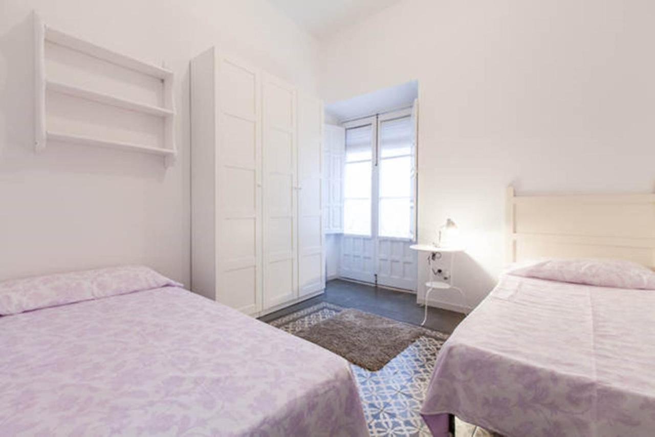 Apartamentos Rg Arenal Seville Room photo