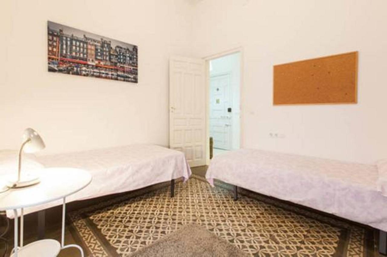 Apartamentos Rg Arenal Seville Room photo