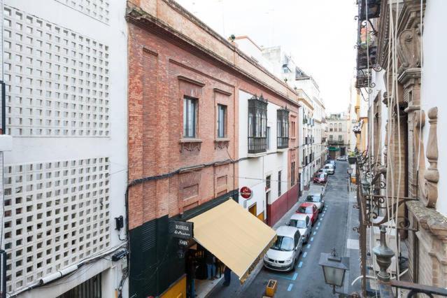 Apartamentos Rg Arenal Seville Room photo